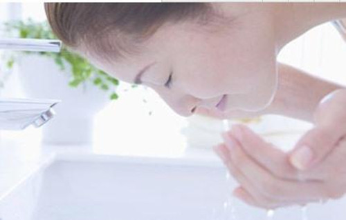 洁面乳怎么用？敏感肌肤什么样的洁面乳？趣味解析