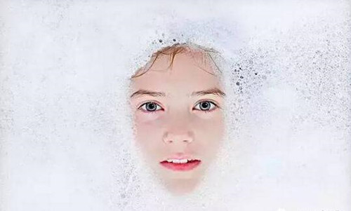 错误的洗脸方式导致敏感肌肤，洁面并不是那么简单