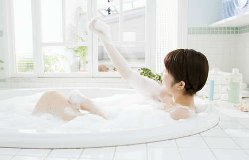 敏感肌肤洗澡的时候需要注意什么？过犹不及      