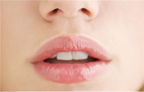 唇炎是怎么回事？症状相似，它和敏感肌肤是一样的吗？