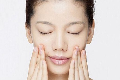 面部拨筋是什么护肤方法？敏感肌肤可以使用吗？