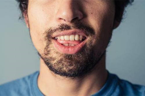 男士也会变成敏感肌，拔胡须也会让你皮肤屏障受损！