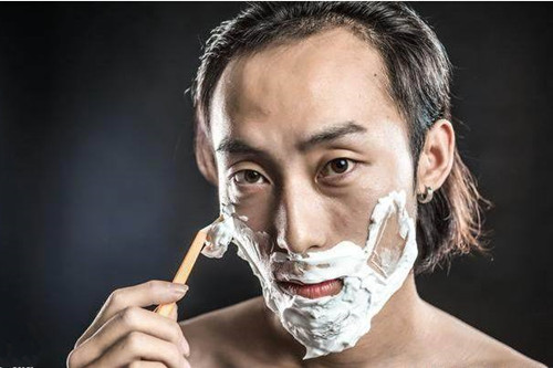 男士也会变成敏感肌，拔胡须也会让你皮肤屏障受损！